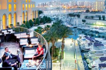 Задний балкон и Гавань Портомасо в Hilton Мальта