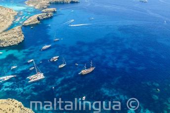 Фото с воздуха нашей школьной поездки на яхте на Комино