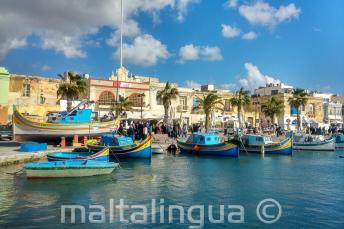 Лодки в рыбацкой деревне на Мальте