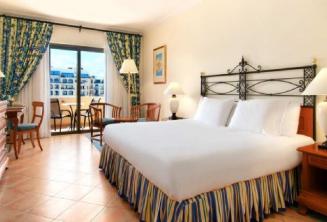 Спальный номер в отелей Hilton на Мальте